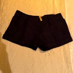 Linen Juicy Couture shorts with button and zipper closure